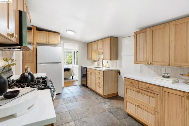 1101 Mountain Blvd, Oakland, CA 94611