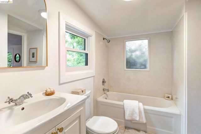 1101 Mountain Blvd, Oakland, CA 94611