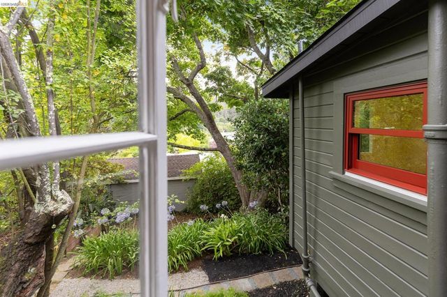 1101 Mountain Blvd, Oakland, CA 94611