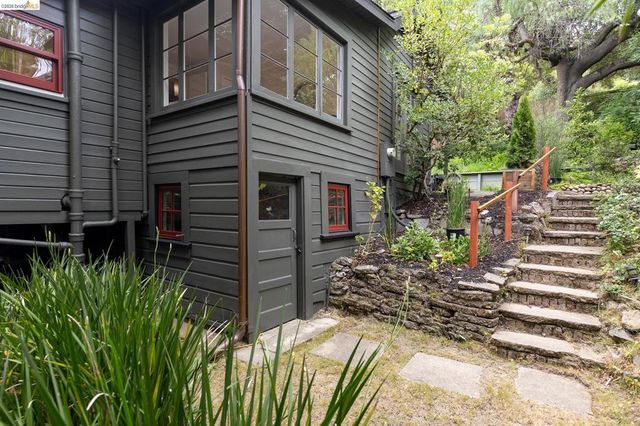 1101 Mountain Blvd, Oakland, CA 94611