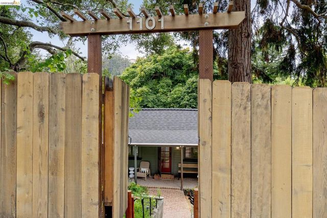 1101 Mountain Blvd, Oakland, CA 94611