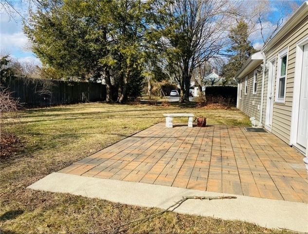 57 middle Highway, Barrington, RI 02806