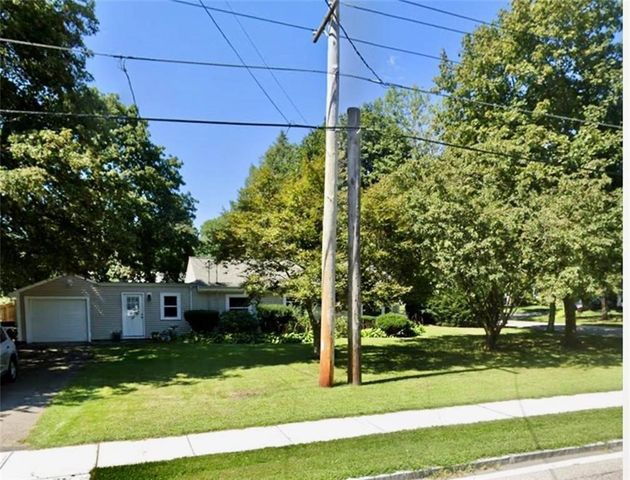 57 middle Highway, Barrington, RI 02806