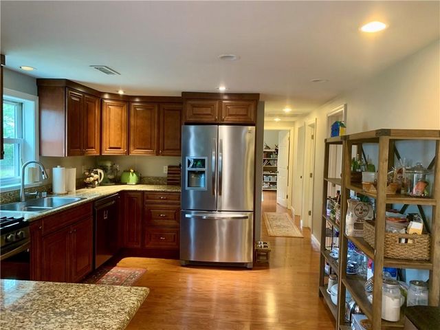 57 middle Highway, Barrington, RI 02806