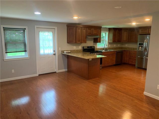 57 middle Highway, Barrington, RI 02806