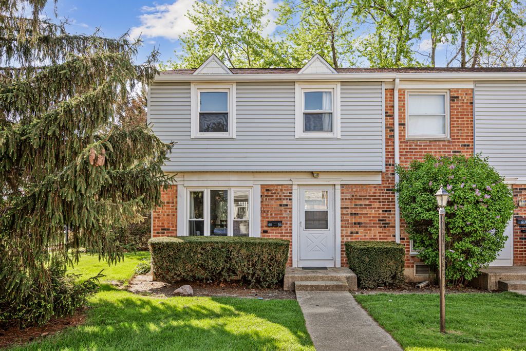 4096 Quincy Court, Streamwood, IL 60107