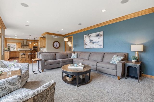 1267 Mary Hill CIRCLE, Hartland, WI 53029