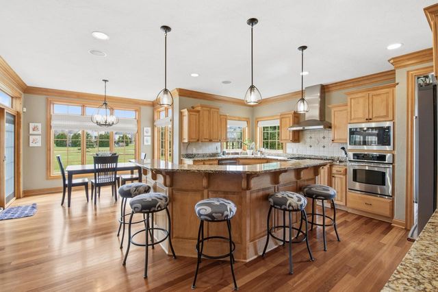 1267 Mary Hill CIRCLE, Hartland, WI 53029