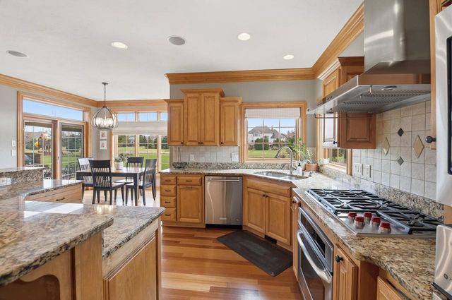 1267 Mary Hill CIRCLE, Hartland, WI 53029