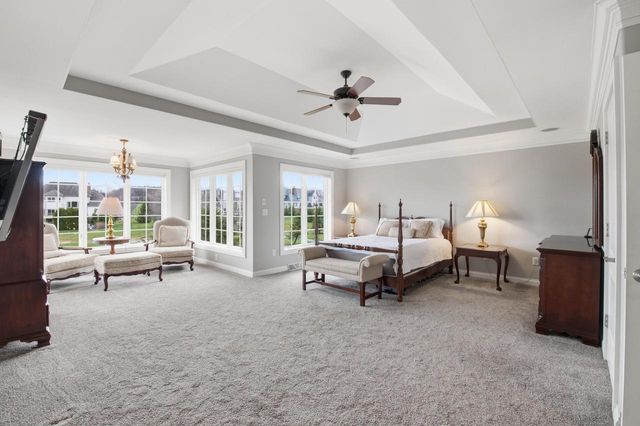 1267 Mary Hill CIRCLE, Hartland, WI 53029