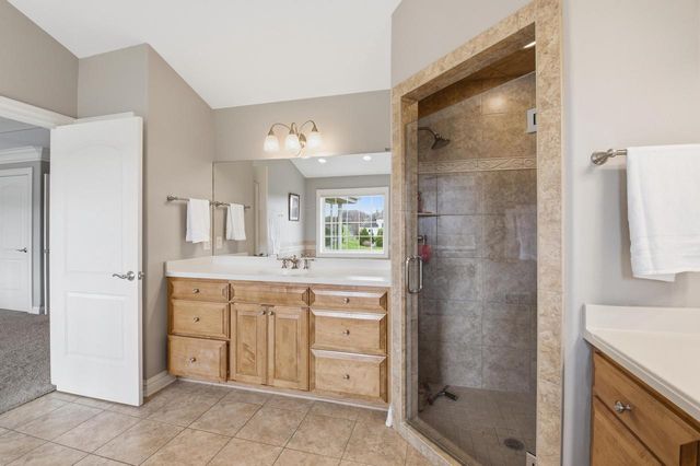 1267 Mary Hill CIRCLE, Hartland, WI 53029