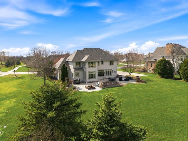 1267 Mary Hill CIRCLE, Hartland, WI 53029