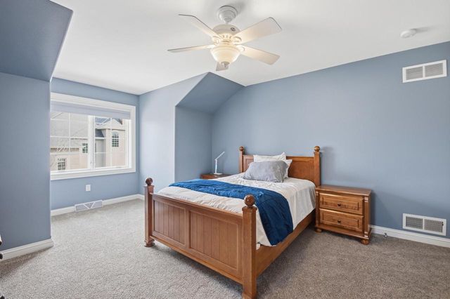 1267 Mary Hill CIRCLE, Hartland, WI 53029