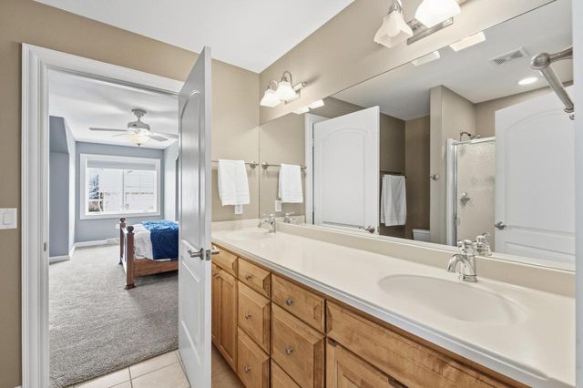 1267 Mary Hill CIRCLE, Hartland, WI 53029