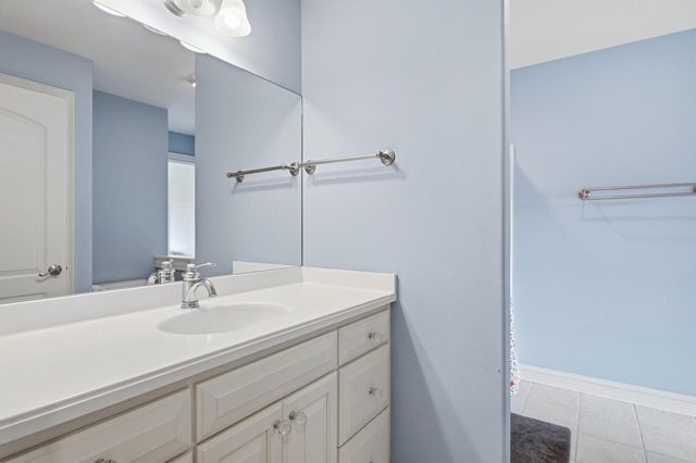 1267 Mary Hill CIRCLE, Hartland, WI 53029
