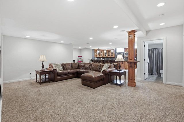 1267 Mary Hill CIRCLE, Hartland, WI 53029
