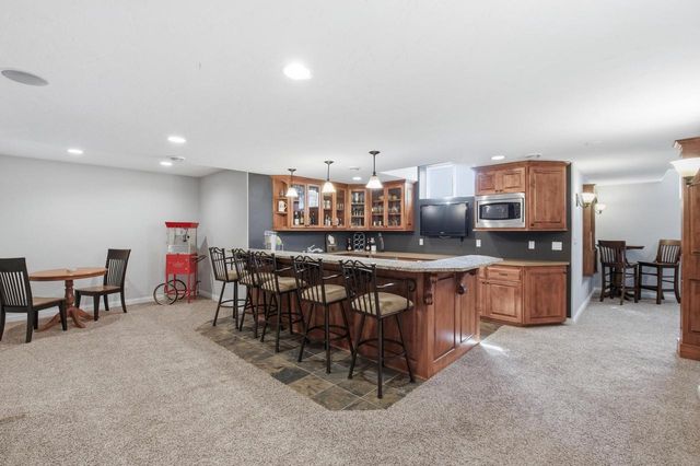 1267 Mary Hill CIRCLE, Hartland, WI 53029