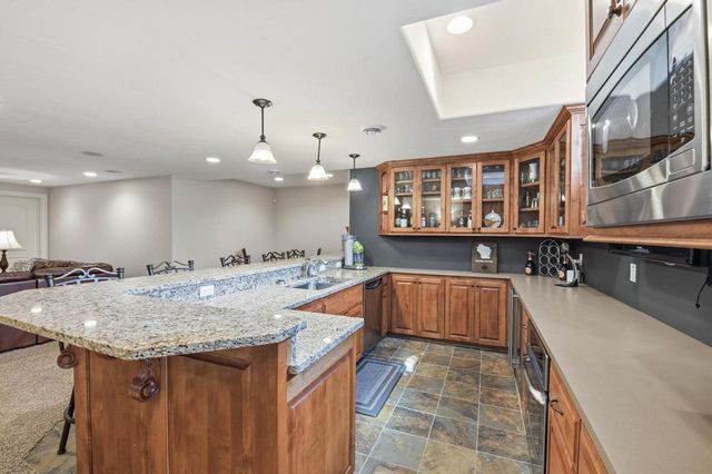 1267 Mary Hill CIRCLE, Hartland, WI 53029