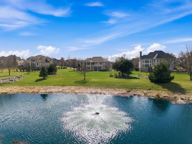 1267 Mary Hill CIRCLE, Hartland, WI 53029