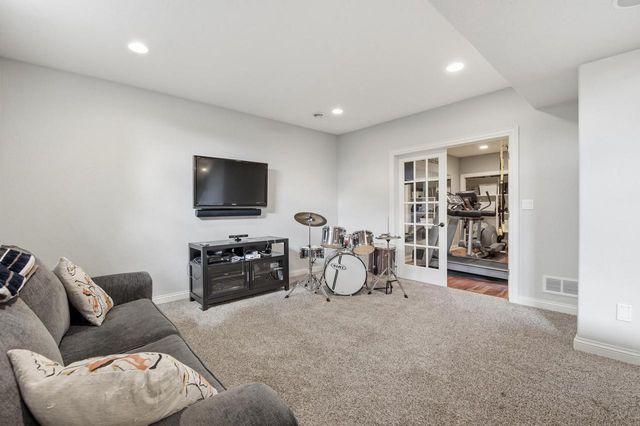 1267 Mary Hill CIRCLE, Hartland, WI 53029