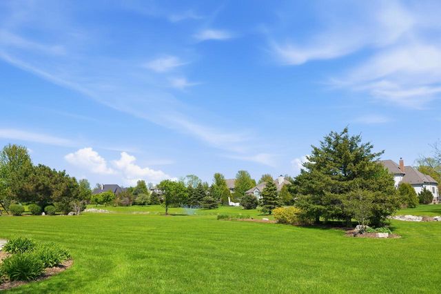 1267 Mary Hill CIRCLE, Hartland, WI 53029
