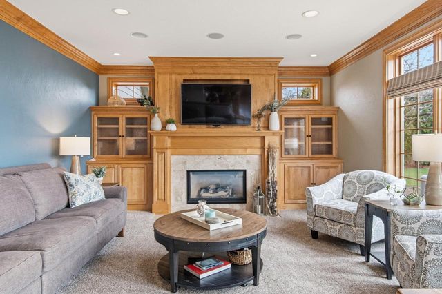 1267 Mary Hill CIRCLE, Hartland, WI 53029