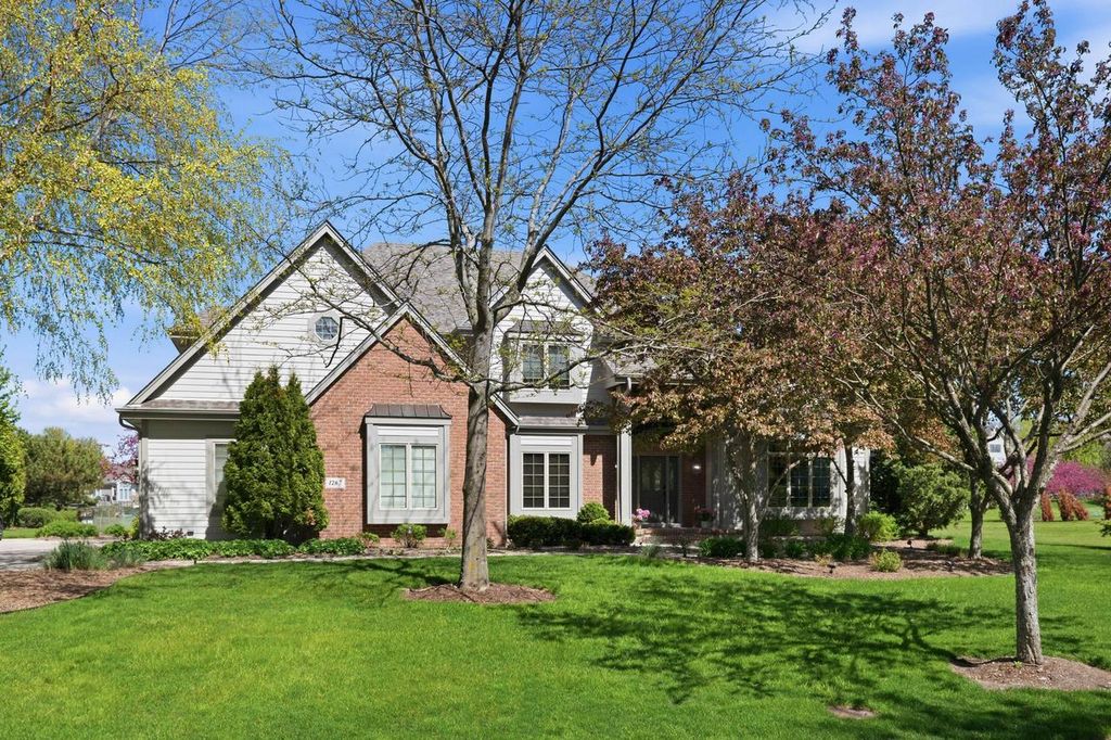 1267 Mary Hill CIRCLE, Hartland, WI 53029