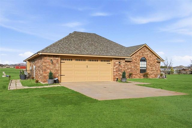 17168 W Gore Blvd, Cache, OK 73527