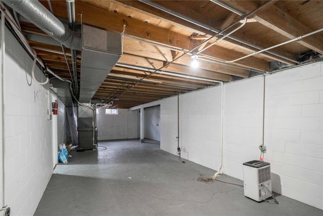 2101 30th Street, Des Moines, IA 50310