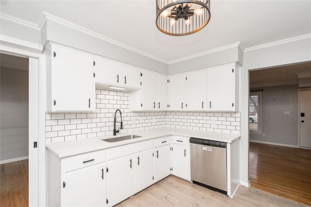 2101 30th Street, Des Moines, IA 50310