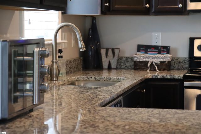 306 Highland Springs Loop, Inman, SC 29349