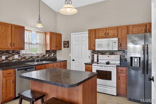 2162 Oakglen Street, Imperial, MO 63052