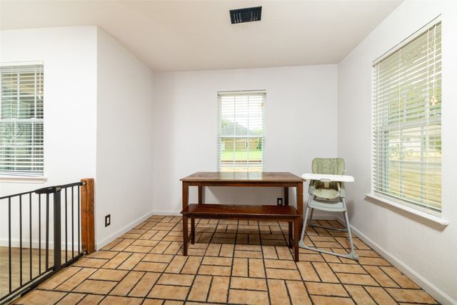 300 Broadway Street, Whitesboro, TX 76273