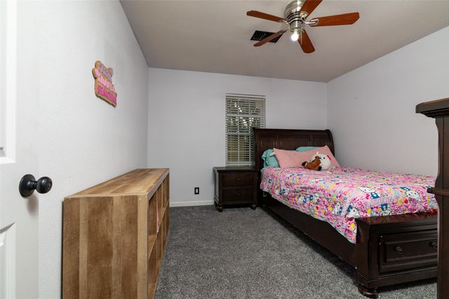 300 Broadway Street, Whitesboro, TX 76273