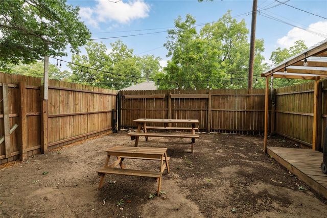 300 Broadway Street, Whitesboro, TX 76273