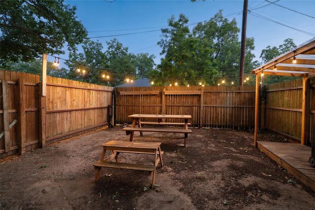 300 Broadway Street, Whitesboro, TX 76273