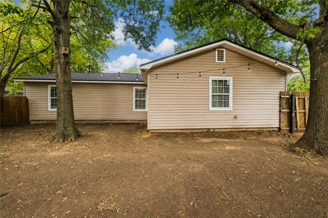 300 Broadway Street, Whitesboro, TX 76273