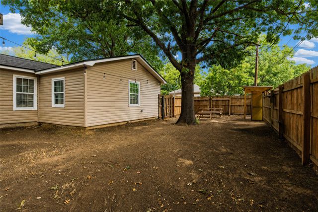 300 Broadway Street, Whitesboro, TX 76273
