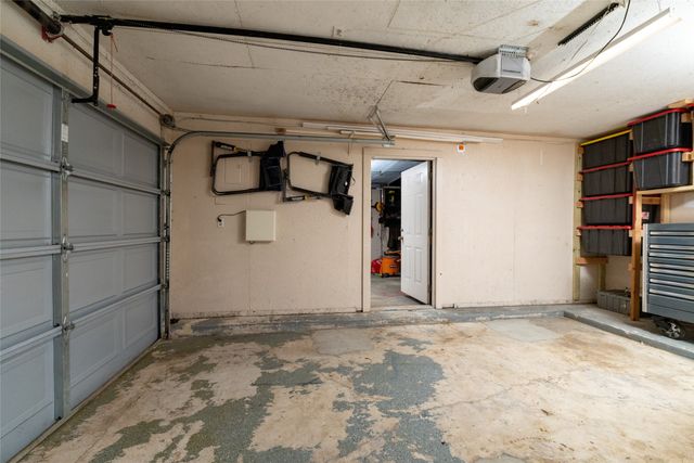 300 Broadway Street, Whitesboro, TX 76273