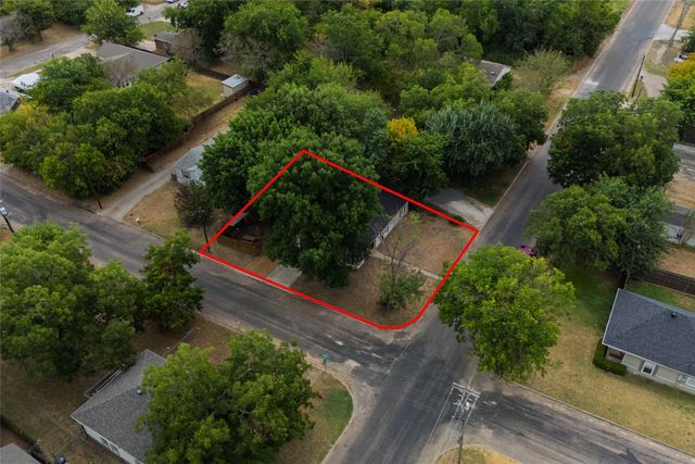 300 Broadway Street, Whitesboro, TX 76273