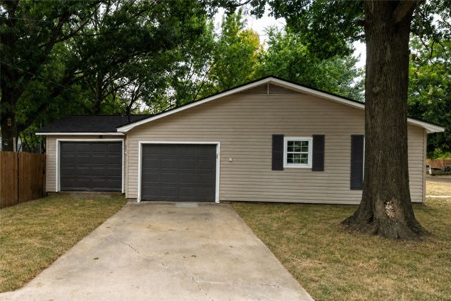 300 Broadway Street, Whitesboro, TX 76273