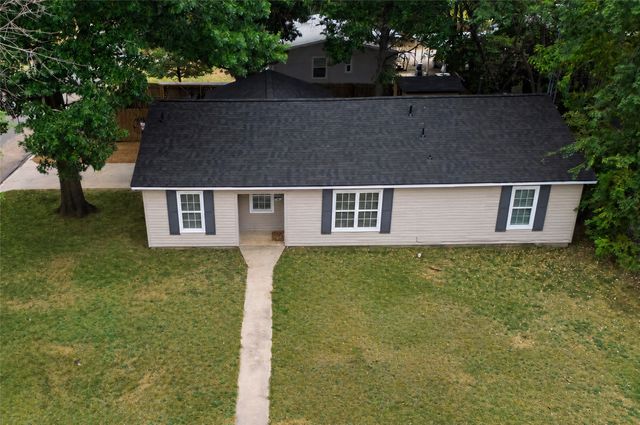 300 Broadway Street, Whitesboro, TX 76273