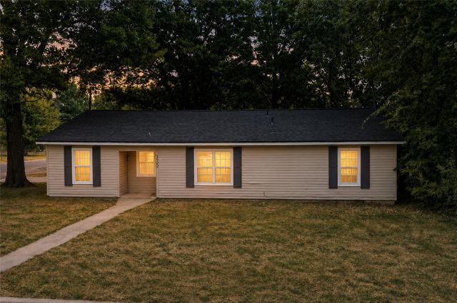 300 Broadway Street, Whitesboro, TX 76273