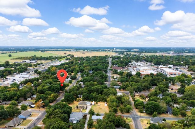 300 Broadway Street, Whitesboro, TX 76273