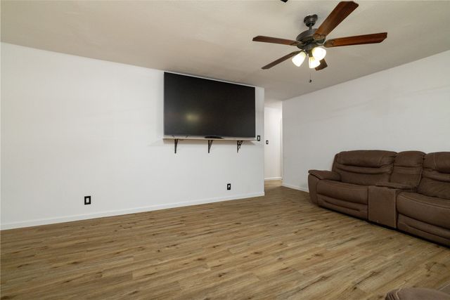 300 Broadway Street, Whitesboro, TX 76273