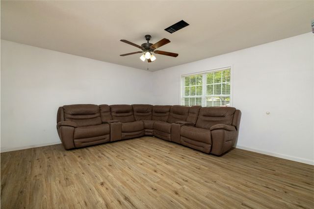 300 Broadway Street, Whitesboro, TX 76273