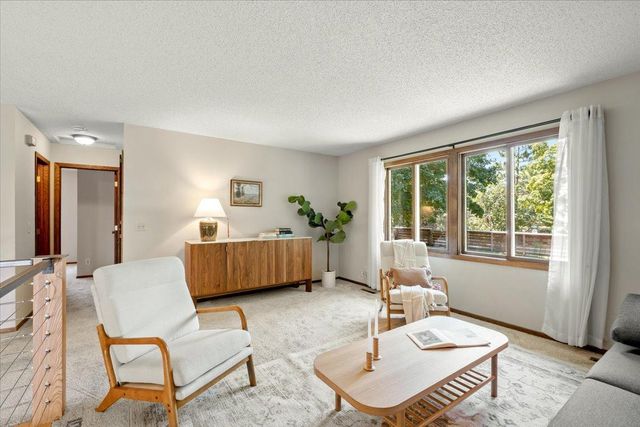4725 Upland Lane N, Plymouth, MN 55446