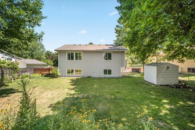 4725 Upland Lane N, Plymouth, MN 55446