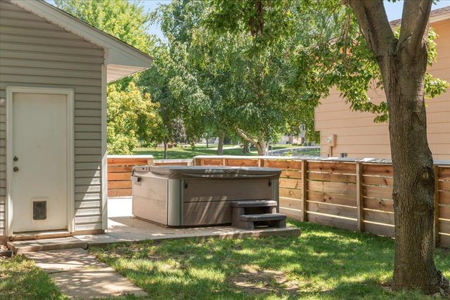 4725 Upland Lane N, Plymouth, MN 55446