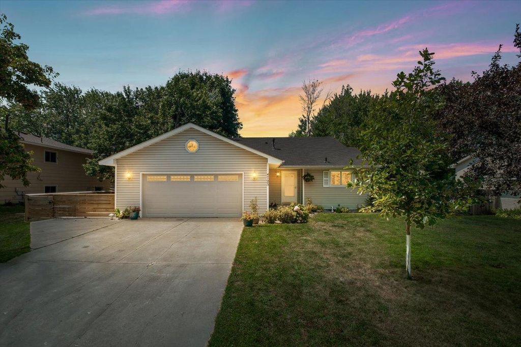4725 Upland Lane N, Plymouth, MN 55446